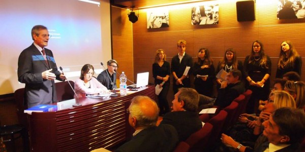 1234583_679293068772128_730805917_n